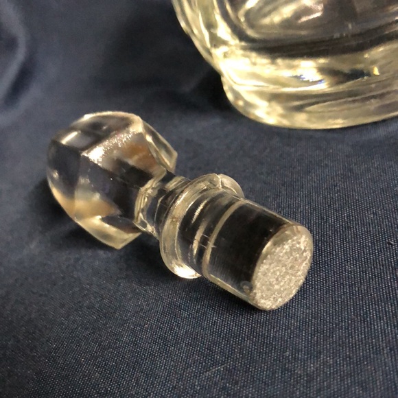 Vintage nice glass cruet with stopper for oil or vinegar at the table 7” tall - Picture 3 of 9